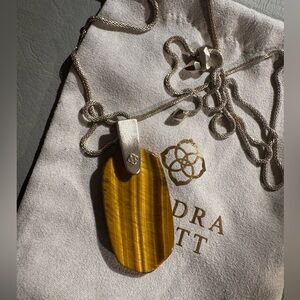 Kendra Scott Inez Cats Eye necklace